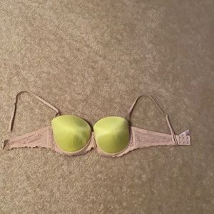 Women’s pink Victoria secret bra